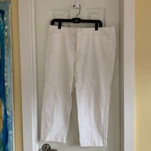 Womens Charter Club capris pants, only worn twice. Cotton blend/stretch. Size 16